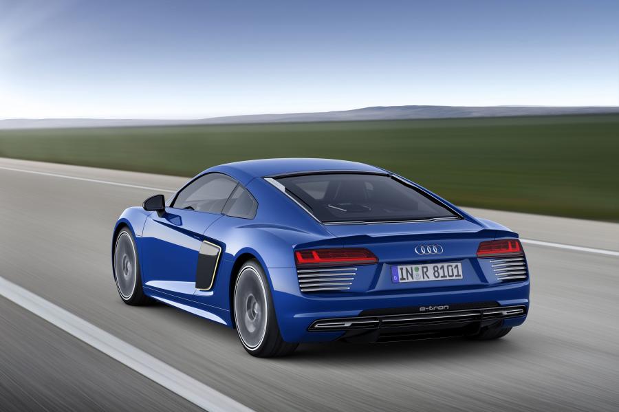  Audi R8 e-tron 2015 года  (фото 19 из 21)